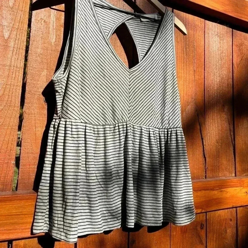 NWOT Buckle Peplum Babydoll - Gray & Black Chevron Stripes - One Urban Day - Picture 2 of 12